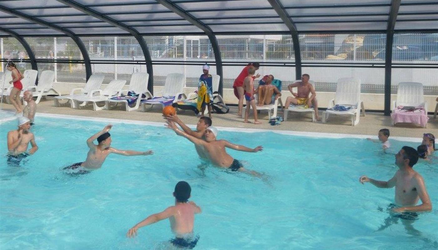 aquatic area with indoor heated swimming pool - Campsite Europa Saint Gilles Croix de Vie