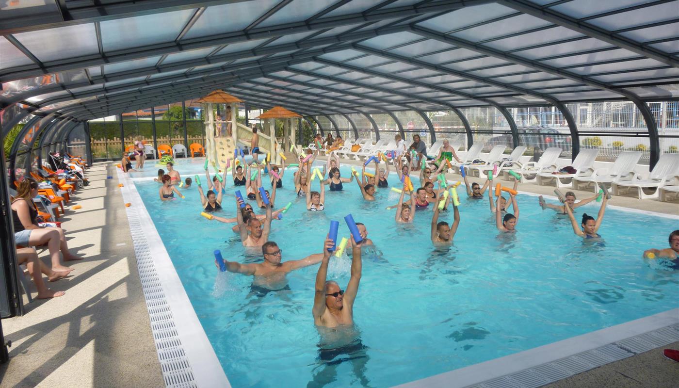aquagym lessons in the heated indoor swimming pool - Campsite Europa Saint Gilles Croix de Vie