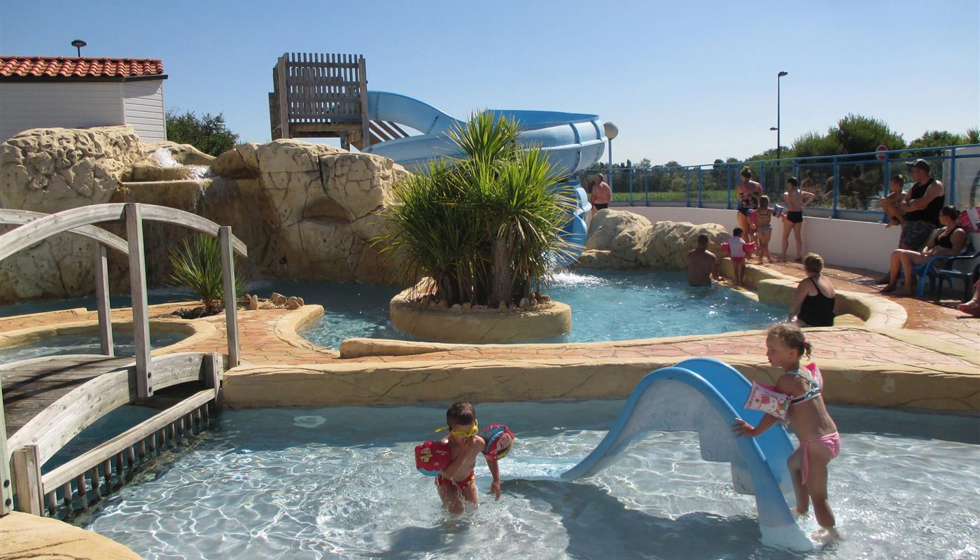 water games with mini slide - Campsite Europa Saint Gilles Croix de Vie